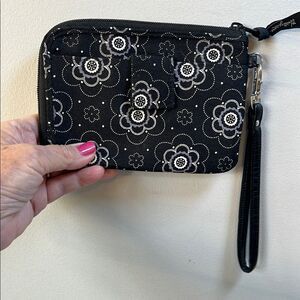 Thirty-one Grab and Go Black and White Floral Wristlet